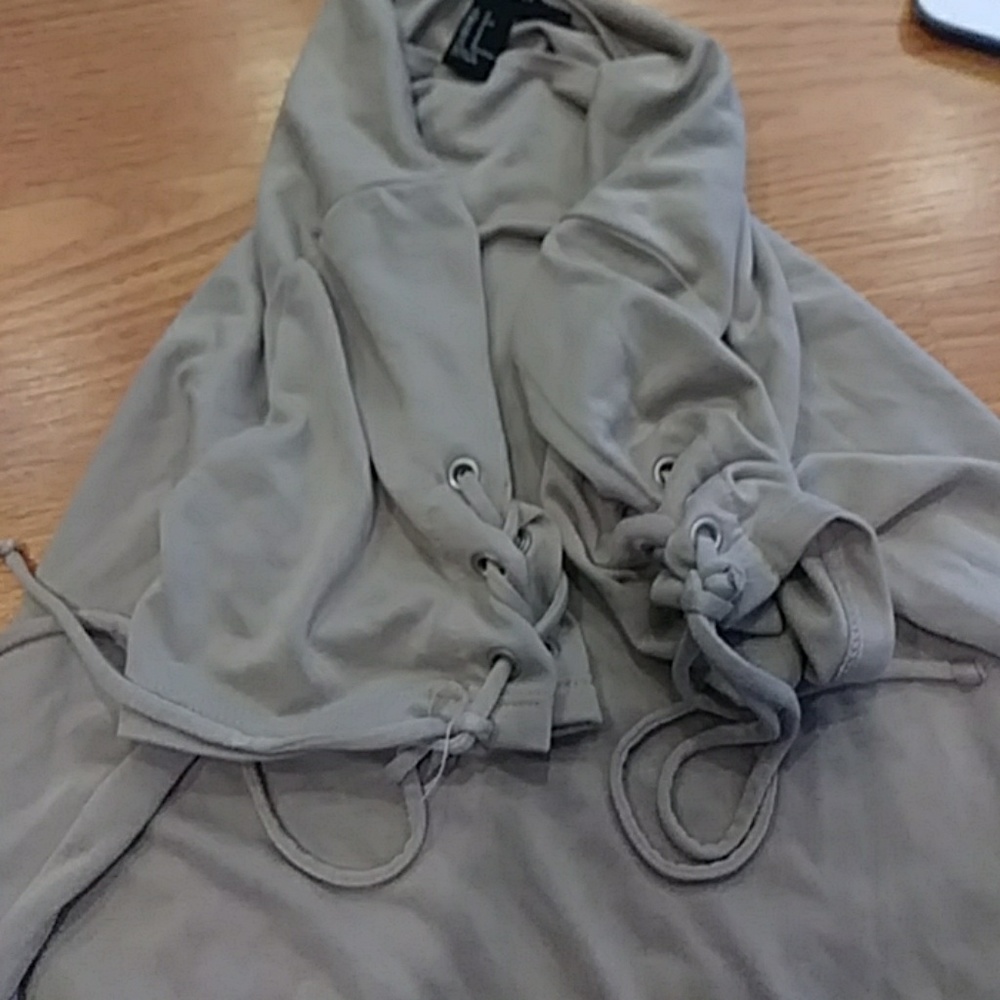 Forever 21 tan small criss cross side